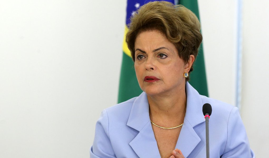 Brasília- DF 25-06-2015 Presidenta Dilma durante reunião com o governador de são paulo, Geraldo Alckmin. Assinatura de contrato de finaciamento para sabsp Foto Lula Marques/AgênciaPT/Fotos Públicas (Foto: Gisele Federicce) Brasília- DF 25-06-2015 Presidenta Dilma durante reunião com o governador de são paulo, Geraldo Alckmin. Assinatura de contrato de finaciamento para sabsp Foto Lula Marques/AgênciaPT/Fotos Públicas