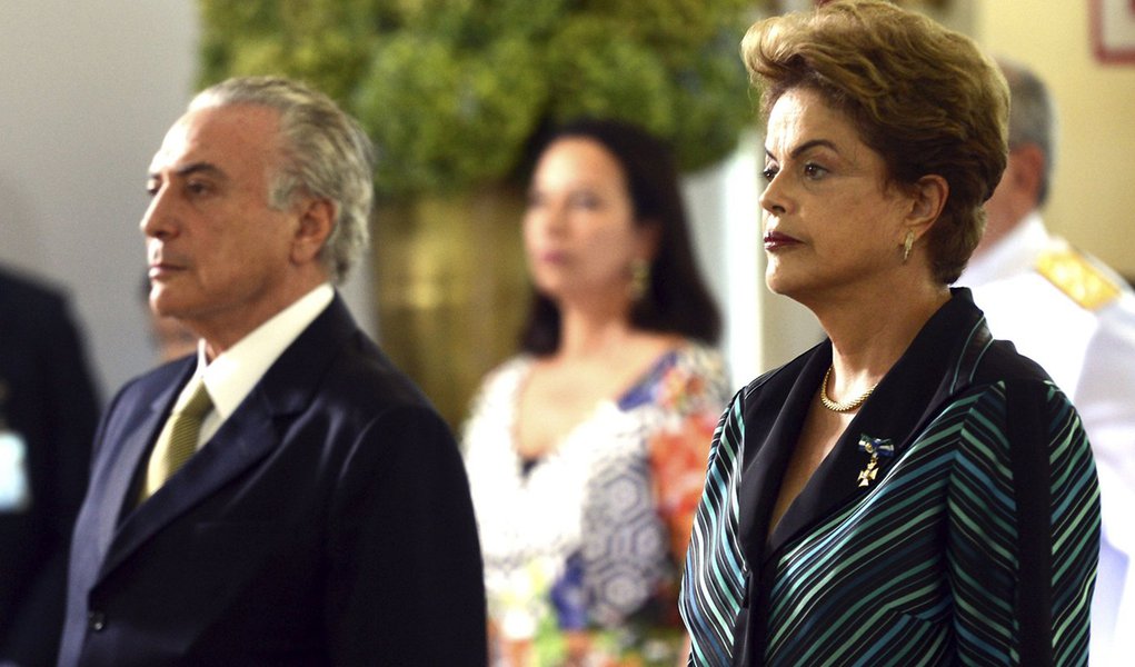 Brasília - A presidenta Dilma Rousseff e o vice-presidente, Michel Temer, participam da solenidade onde recebem os cumprimentos de oficiais-generais no Clube do Exército (Antonio Cruz/Agência Brasil) (Foto: Tereza Cruvinel) Brasília - A presidenta Dilma Rousseff e o vice-presidente, Michel Temer, participam da solenidade onde recebem os cumprimentos de oficiais-generais no Clube do Exército (Antonio Cruz/Agência Brasil)