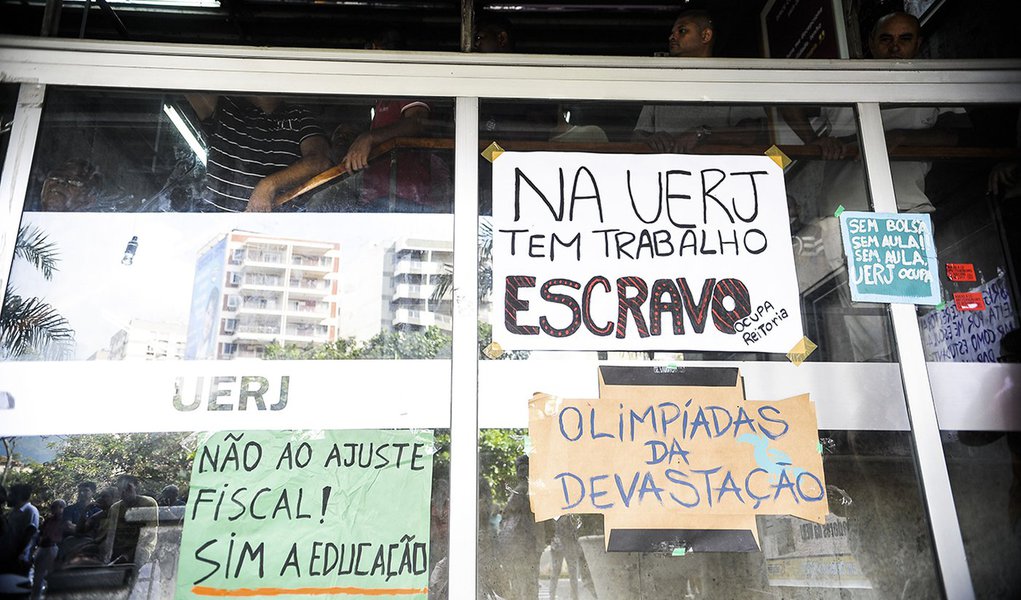 Rio de Janeiro - Alunos da Universidade do Estado do Rio de Janeiro (UERJ) mantém ocupação e impedem alunos, funcionários e professores de entraram na unidade e retornarem às aulas (Tânia Rêgo/Agência Brasil) (Foto: Wadih Damous) Rio de Janeiro - Alunos da Universidade do Estado do Rio de Janeiro (UERJ) mantém ocupação e impedem alunos, funcionários e professores de entraram na unidade e retornarem às aulas (Tânia Rêgo/Agência Brasil)
