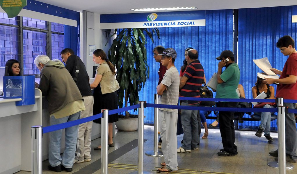 inss (Foto: Fátima Bezerra) inss