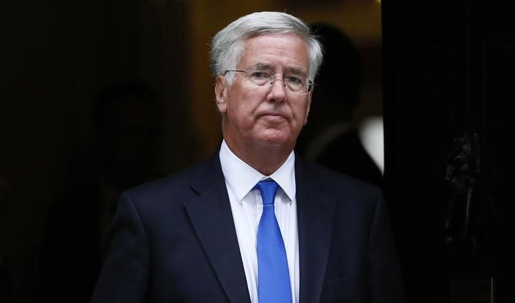 Ministro da Defesa britânico, Michael Fallon, após encontro em Londres. 08/07/2015 REUTERS/Stefan Wermuth (Foto: Paulo Emílio) Ministro da Defesa britânico, Michael Fallon, após encontro em Londres. 08/07/2015 REUTERS/Stefan Wermuth