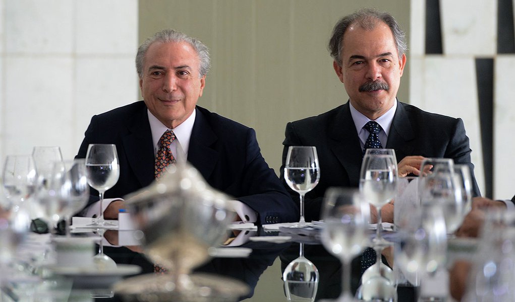 Líderes da base aliada durante um café da manhã com o vice-presidente Michel Temer e o ministro Aloizio Mercadante (Antonio Cruz/Agência Brasil) (Foto: Roberta Namour) Líderes da base aliada durante um café da manhã com o vice-presidente Michel Temer e o ministro Aloizio Mercadante (Antonio Cruz/Agência Brasil)