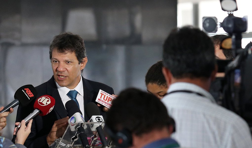 Brasília- DF 05-01- 2016 Foto Lula Marques/Agência PT Prefeito de São Paulo, Fernando Haddad, durante entrevista a imprensa depois de encontro com ministro, Jaques Wagner. (Foto: Paulo Emílio) Brasília- DF 05-01- 2016 Foto Lula Marques/Agência PT Prefeito de São Paulo, Fernando Haddad, durante entrevista a imprensa depois de encontro com ministro, Jaques Wagner.