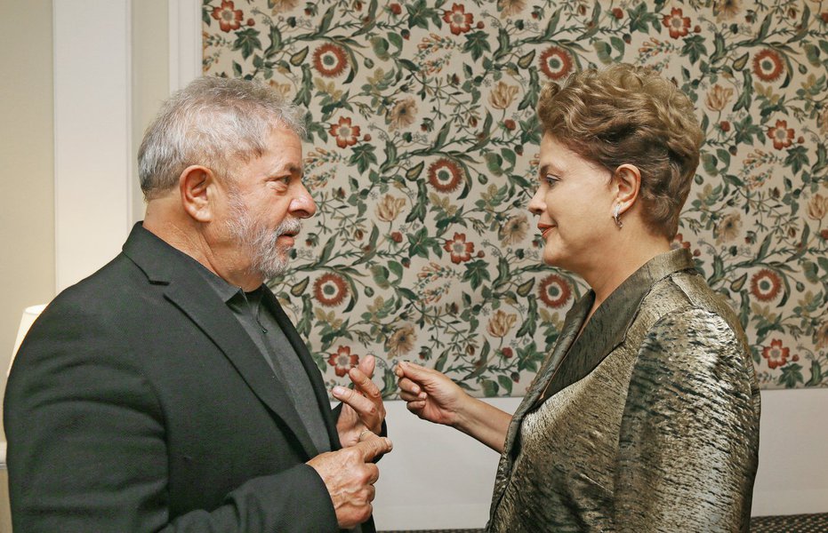 PRESIDENTA DILMA DURANTE ENCONTRO COM O EX PRES LULA EM SAO PAULO, NO HOTEL MERCURY. Foto: Ricardo Stuckert/ Instituto Lula (Foto: Mauro Santayanna) PRESIDENTA DILMA DURANTE ENCONTRO COM O EX PRES LULA EM SAO PAULO, NO HOTEL MERCURY. Foto: Ricardo Stuckert/ Instituto Lula
