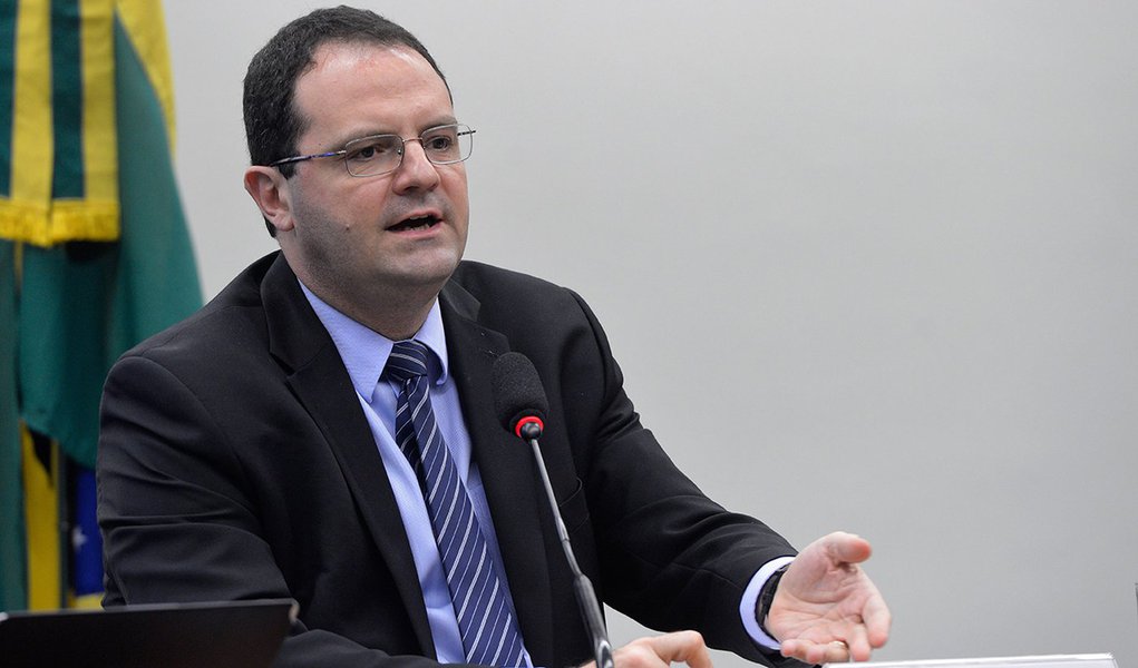 Brasília - O ministro do Planejamento, Nelson Barbosa, fala na Comissão Mista de Orçamento sobre projetos de lei Orçamentária para 2016 e Plano Plurianual para 2016-2019 (Wilson Dias/Agência Brasil) (Foto: Gisele Federicce) Brasília - O ministro do Planejamento, Nelson Barbosa, fala na Comissão Mista de Orçamento sobre projetos de lei Orçamentária para 2016 e Plano Plurianual para 2016-2019 (Wilson Dias/Agência Brasil)