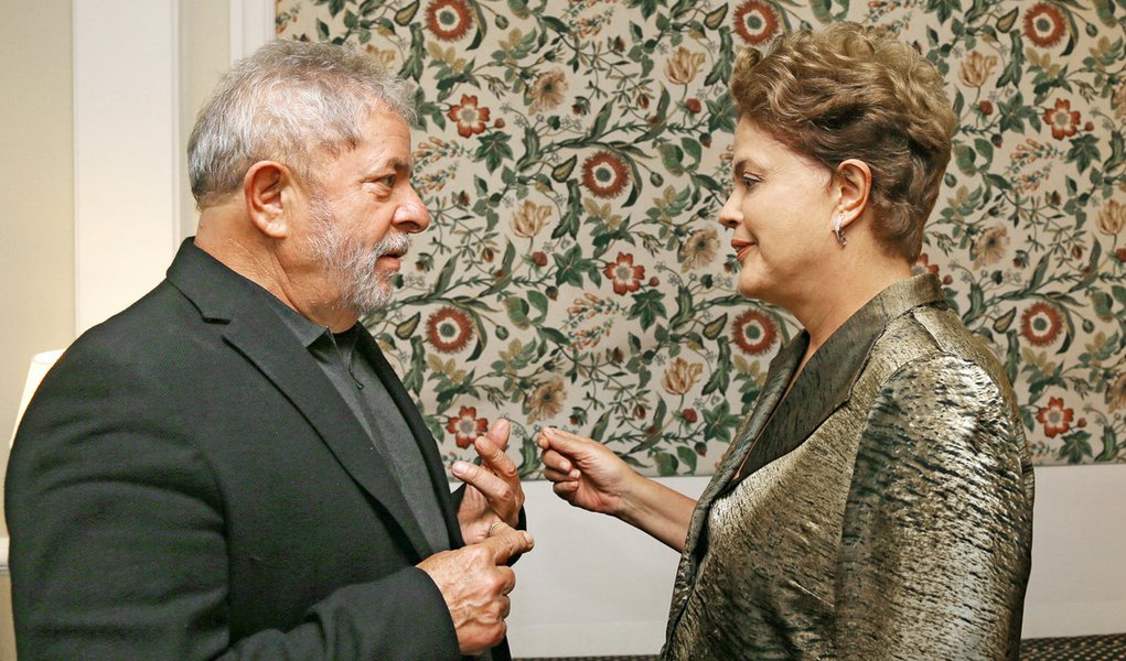 PRESIDENTA DILMA DURANTE ENCONTRO COM O EX PRES LULA EM SAO PAULO, NO HOTEL MERCURY. Foto: Ricardo Stuckert/ Instituto Lula (Foto: Roberta Namour) PRESIDENTA DILMA DURANTE ENCONTRO COM O EX PRES LULA EM SAO PAULO, NO HOTEL MERCURY. Foto: Ricardo Stuckert/ Instituto Lula