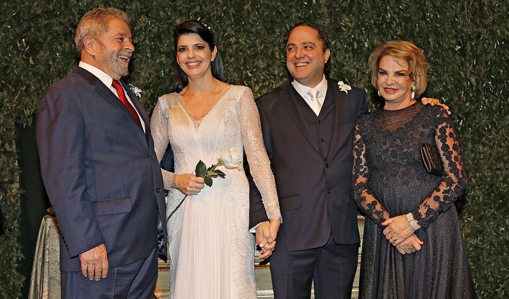 São Paulo- SP- Brasil- 09/05/2015- Casamento do cardiologista Roberto Kalil Filho com a endocrinologista Claudia Cozer.
Foto: Ricardo Stuckert (Foto: Roberta Namour) São Paulo- SP- Brasil- 09/05/2015- Casamento do cardiologista Roberto Kalil Filho com a endocrinologista Claudia Cozer.
Foto: Ricardo Stuckert