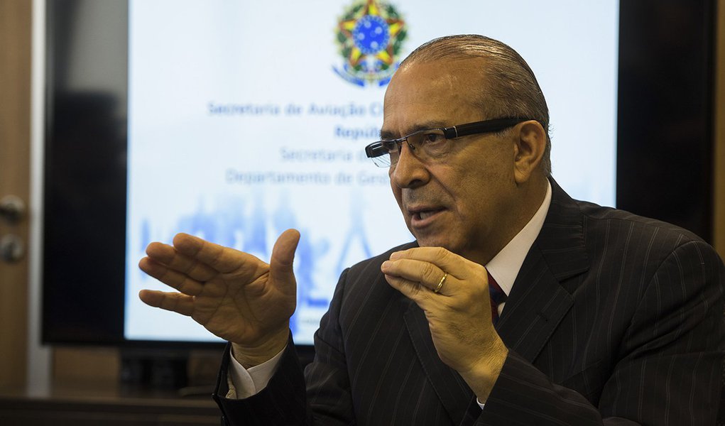Brasília - O ministro da Aviação, Eliseu Padilha, apresenta o resultado da Pesquisa Permanente de Satisfação do Passageiro no terceiro trimestre (Marcello Casal Jr/Agência Brasil) (Foto: Leonardo Attuch) Brasília - O ministro da Aviação, Eliseu Padilha, apresenta o resultado da Pesquisa Permanente de Satisfação do Passageiro no terceiro trimestre (Marcello Casal Jr/Agência Brasil)
