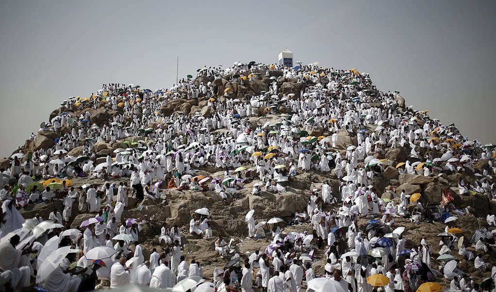 Peregrinos muçulmanos durante o haj, na cidade sagrada de Meca. 23/09/2015 REUTERS/Ahmad Masood (Foto: Aquiles Lins) Peregrinos muçulmanos durante o haj, na cidade sagrada de Meca. 23/09/2015 REUTERS/Ahmad Masood