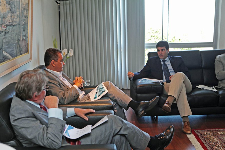 Governador Rui Costa se re�ne com Helder Barbalho, ministro de Pesca e Aquicultura
Foto: Carol Garcia/GOVBA (Foto: Romulo Faro) Governador Rui Costa se re�ne com Helder Barbalho, ministro de Pesca e Aquicultura
Foto: Carol Garcia/GOVBA