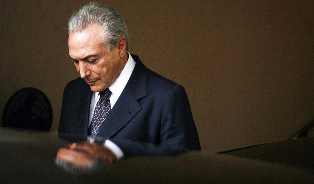 Brazil's Vice-President-elect Michel Temer leaves the President-elect Dilma Rousseff's house in Brasilia November 3, 2010. REUTERS/Ueslei Marcelino (BRAZIL - Tags: POLITICS ELECTIONS) (Foto: Laurez Cerqueira) Brazil's Vice-President-elect Michel Temer leaves the President-elect Dilma Rousseff's house in Brasilia November 3, 2010. REUTERS/Ueslei Marcelino (BRAZIL - Tags: POLITICS ELECTIONS)
