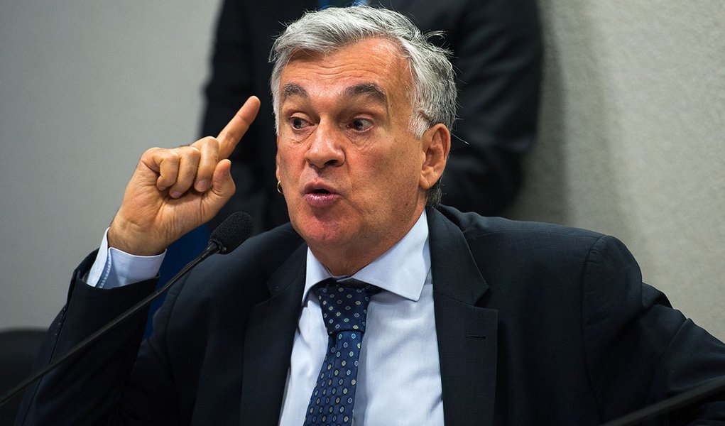 O ministro da Cultura, Juca Ferreira, participa de audiência pública na Comissão de Educação, Cultura e Esporte do Senado sobre os desafios e suas prioridades à frente da Pasta (Marcelo Camargo/Agência Brasil) (Foto: Leonardo Attuch) O ministro da Cultura, Juca Ferreira, participa de audiência pública na Comissão de Educação, Cultura e Esporte do Senado sobre os desafios e suas prioridades à frente da Pasta (Marcelo Camargo/Agência Brasil)