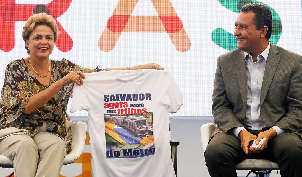 Salvador - BA, 14/08/2015. Presidenta Dilma Rousseff durante reunião empresarial e Dialoga Bahia. Foto: Roberto Stuckert Filho/PR (Foto: Walter Santos) Salvador - BA, 14/08/2015. Presidenta Dilma Rousseff durante reunião empresarial e Dialoga Bahia. Foto: Roberto Stuckert Filho/PR