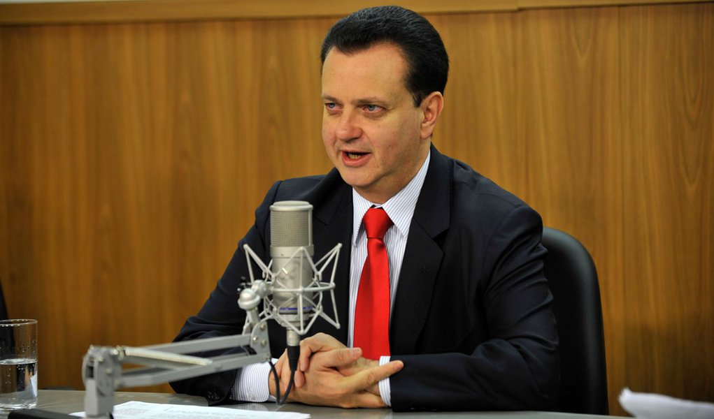 No Programa Bom Dia Ministro desta quarta-feira o ministro das Cidades, Gilberto Kassab, fala sobre os impactos do ajuste fiscal no programa Minha Casa Minha Vida (Elza Fi�za/Ag�ncia Brasil) (Foto: Gisele Federicce) No Programa Bom Dia Ministro desta quarta-feira o ministro das Cidades, Gilberto Kassab, fala sobre os impactos do ajuste fiscal no programa Minha Casa Minha Vida (Elza Fi�za/Ag�ncia Brasil)