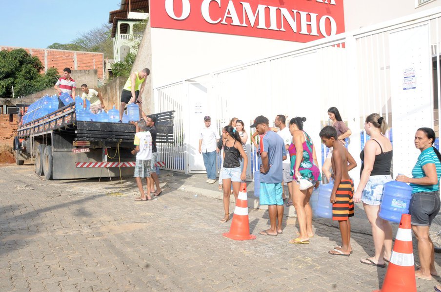 Moradores de Governador Valadares (Foto: Luis Mauro Queiroz) Moradores de Governador Valadares