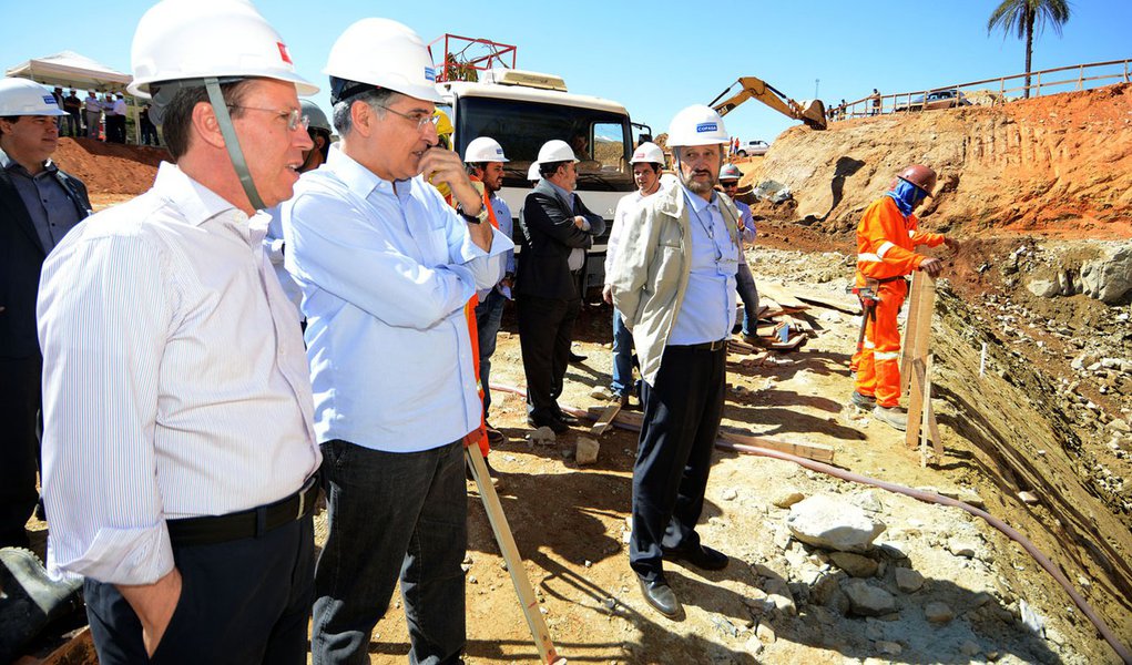 Governador Fernando Pimentel visita obras para captação de água do Rio Paraopeba, para o sistema Rio Manso. 12-08-2015- Brumadinho. Foto: Manoel Marques/imprensa-MG (Foto: Leonardo Lucena) Governador Fernando Pimentel visita obras para captação de água do Rio Paraopeba, para o sistema Rio Manso. 12-08-2015- Brumadinho. Foto: Manoel Marques/imprensa-MG