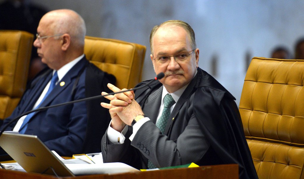 Brasília - Ministro Edson Fachin, durante sessão do Supremo Tribunal Federal para julgar como deve ser o rito de tramitação do processo de impeachment da presidente Dilma Rousseff no Congresso (José Cruz/Agência Brasil) (Foto: Gisele Federicce) Brasília - Ministro Edson Fachin, durante sessão do Supremo Tribunal Federal para julgar como deve ser o rito de tramitação do processo de impeachment da presidente Dilma Rousseff no Congresso (José Cruz/Agência Brasil)