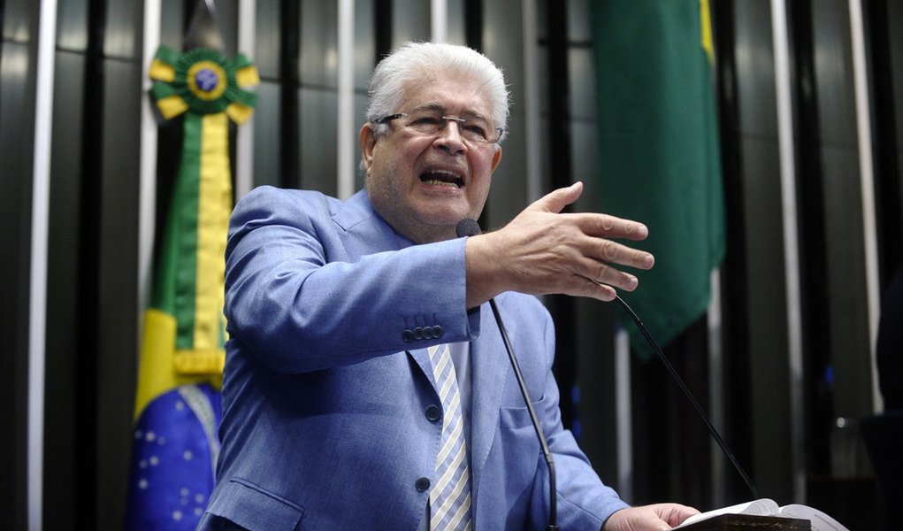 Plenário do Senado durante sessão deliberativa ordinária. Em discurso, senador Roberto Requião (PMDB-PR). Foto: Marcos Oliveira/Agência Senado (Foto: Valter Lima) Plenário do Senado durante sessão deliberativa ordinária. Em discurso, senador Roberto Requião (PMDB-PR). Foto: Marcos Oliveira/Agência Senado