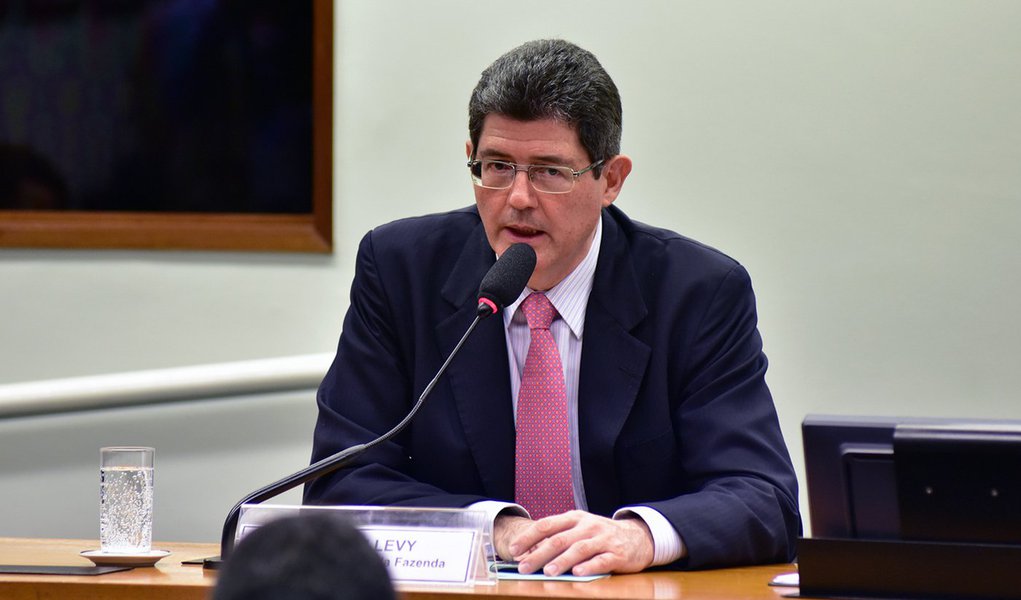 Audiência pública com o ministro da Fazenda, Joaquim Levy, para tratar da PEC 004/15 - Prorrogação da DRU até 2019 Data: 24/11/2015 - Foto Zeca Ribeiro / Câmara dos Deputados (Foto: Roberta Namour) Audiência pública com o ministro da Fazenda, Joaquim Levy, para tratar da PEC 004/15 - Prorrogação da DRU até 2019 Data: 24/11/2015 - Foto Zeca Ribeiro / Câmara dos Deputados