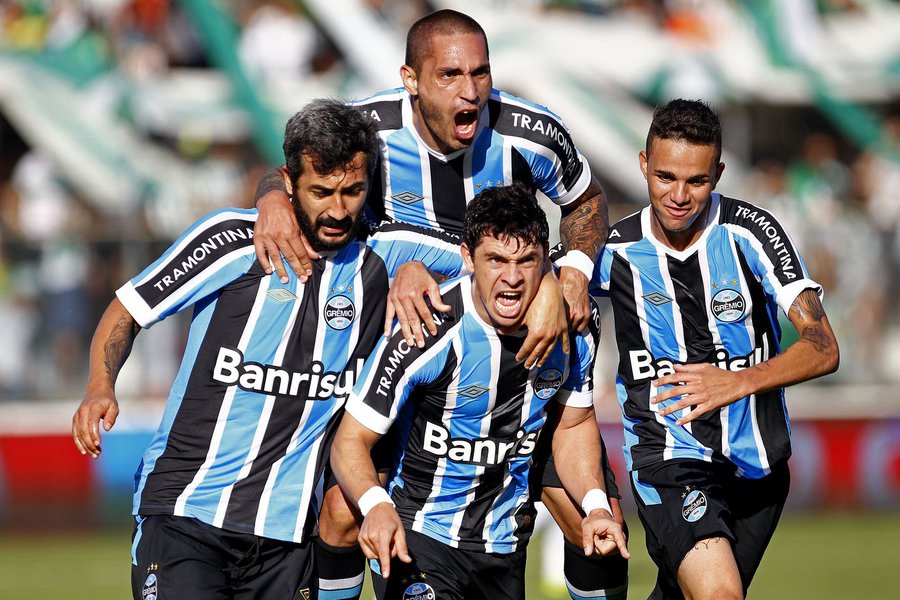 RS - FUTEBOL/CAMPEONATO GAUCHO 2015/ GREMIO x JUVENTUDE - ESPORTES - Lance da partida entre Gremio e Juventude disputada na tarde deste domingo no Estadio Alfredo Jaconi, em Caxias do Sul valida pela semifinal do Campeonato Gaucho 2015. FOTO: LUCAS UEBEL/ (Foto: Luis Mauro Queiroz) RS - FUTEBOL/CAMPEONATO GAUCHO 2015/ GREMIO x JUVENTUDE - ESPORTES - Lance da partida entre Gremio e Juventude disputada na tarde deste domingo no Estadio Alfredo Jaconi, em Caxias do Sul valida pela semifinal do Campeonato Gaucho 2015. FOTO: LUCAS UEBEL/