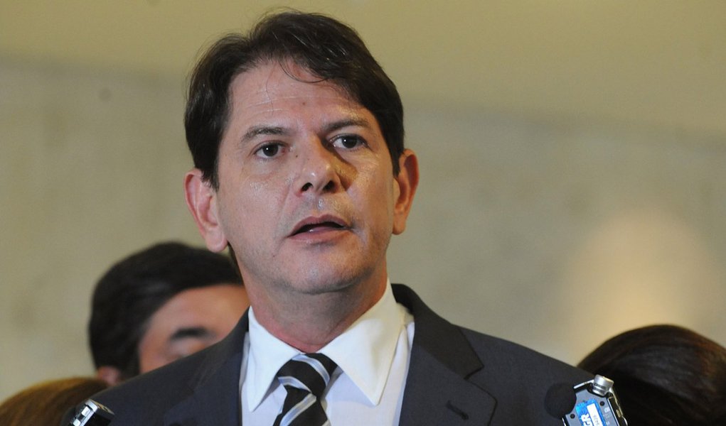 Brasília - O governador do Ceará, Cid Gomes, fala à imprensa após encontro com a presidenta Dilma Rousseff no Palácio do Planalto (Foto: Giuliana Miranda) Brasília - O governador do Ceará, Cid Gomes, fala à imprensa após encontro com a presidenta Dilma Rousseff no Palácio do Planalto