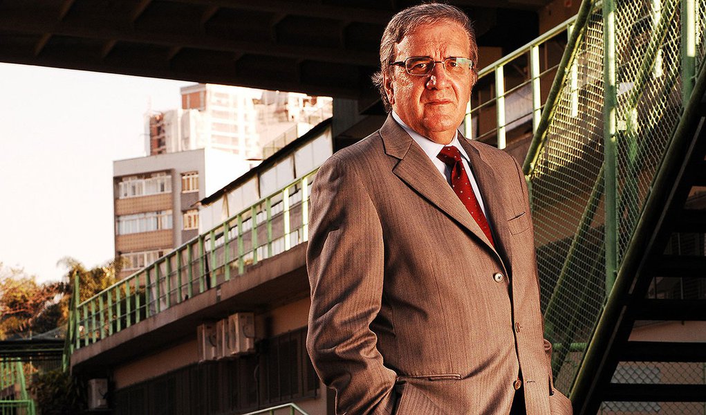 Data da foto: 08/2009
Luiz Gonzaga Belluzzo, economista e presidente do Palmeiras. (Foto: Leonardo Attuch) Data da foto: 08/2009
Luiz Gonzaga Belluzzo, economista e presidente do Palmeiras.