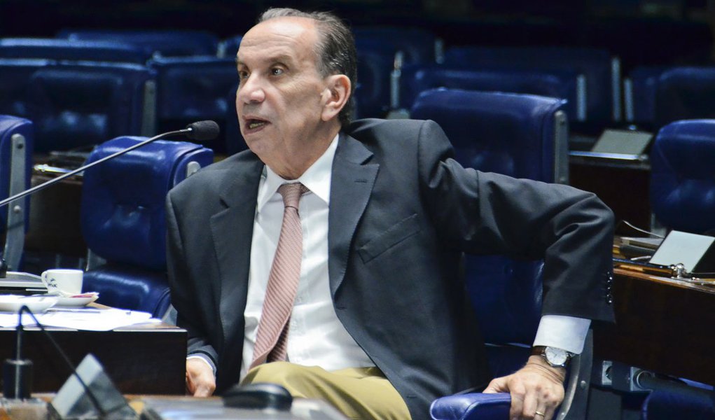 Plenário do Senado durante sessão não deliberativa.
Em pronunciamento, senador Aloysio Nunes (PSDB-SP).
Foto: Waldemir Barreto/Agência Senado
(Foto: Altamiro Borges) Plenário do Senado durante sessão não deliberativa.
Em pronunciamento, senador Aloysio Nunes (PSDB-SP).
Foto: Waldemir Barreto/Agência Senado