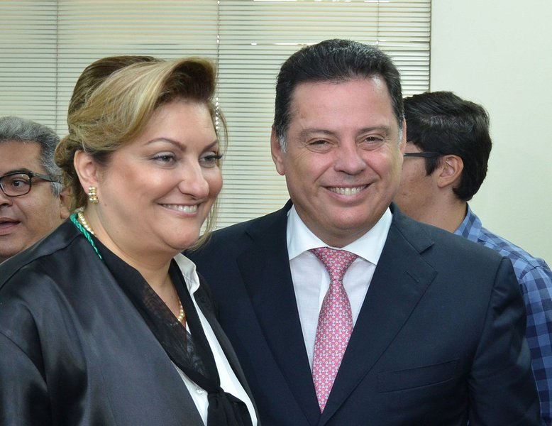 Posse dos Conselheiros Carla C�ntia Santillo, Kennedy de Sousa Trindade e Celmar Rech na foto Carla C�ntia Santillo Governador Marconi fotos Eduardo Ferreira (Foto: José Barbacena) Posse dos Conselheiros Carla C�ntia Santillo, Kennedy de Sousa Trindade e Celmar Rech na foto Carla C�ntia Santillo Governador Marconi fotos Eduardo Ferreira
