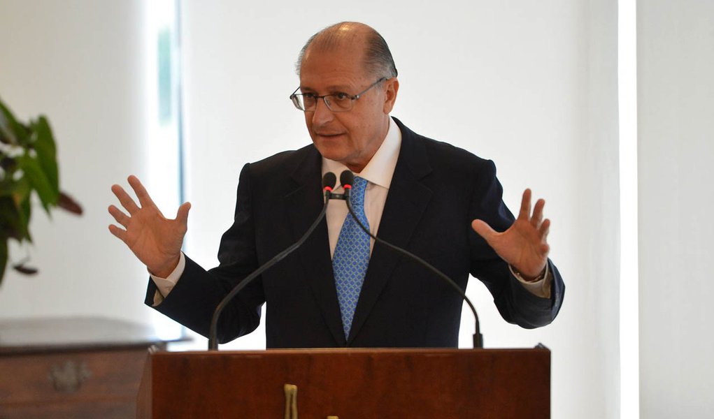 Brasília- DF- Brasil- 04/12/2014- O ministro da Casa Civil, Aloizio Mercadante, a presidenta Dilma Rousseff e governador Geraldo Alckmin durante assinatura de contratos de infraestrutura urbana com o Governo de São Paulo. (José Cruz/Agência Brasil) (Foto: Leonardo Attuch) Brasília- DF- Brasil- 04/12/2014- O ministro da Casa Civil, Aloizio Mercadante, a presidenta Dilma Rousseff e governador Geraldo Alckmin durante assinatura de contratos de infraestrutura urbana com o Governo de São Paulo. (José Cruz/Agência Brasil)