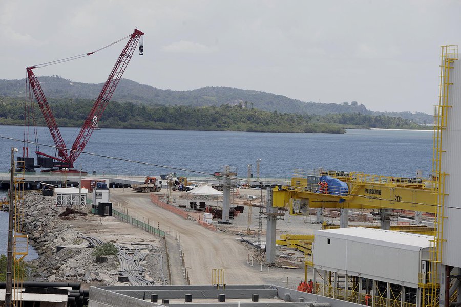 Enseada Ind�stria Naval inicia opera��o da atividades na constru��o de Navios, movimentando a economia do rec�ncavo baiano.
Na foto: Marcelo Gentil/ Gerente de Comunica��o
(Foto: Romulo Faro) Enseada Ind�stria Naval inicia opera��o da atividades na constru��o de Navios, movimentando a economia do rec�ncavo baiano.
Na foto: Marcelo Gentil/ Gerente de Comunica��o