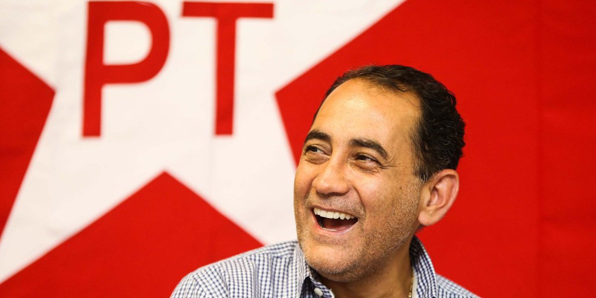 PR - JO�O PAULO CUNHA/LAN�A REVISTA/JULGAMENTO MENSAL�O/CURITIBA - POL�TICA - O deputado federal Jo�o Paulo Cunha lan�a sua revista � A verdade, nada mais que a verdade, sobre a AP 470? �, em Curitiba (PR), nesta quinta-feira (30). O evento foi um ato do (Foto: Romulo Faro) PR - JO�O PAULO CUNHA/LAN�A REVISTA/JULGAMENTO MENSAL�O/CURITIBA - POL�TICA - O deputado federal Jo�o Paulo Cunha lan�a sua revista � A verdade, nada mais que a verdade, sobre a AP 470? �, em Curitiba (PR), nesta quinta-feira (30). O evento foi um ato do
