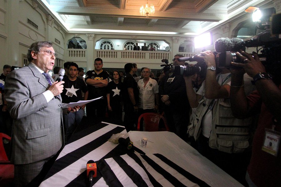 Eleicao Presidencial em General Severiano. 25 de novembro de 2014, Rio de Janeiro, RJ, Brasil. Foto: Vitor Silva/SSPress. (Foto: Luis Mauro Queiroz) Eleicao Presidencial em General Severiano. 25 de novembro de 2014, Rio de Janeiro, RJ, Brasil. Foto: Vitor Silva/SSPress.