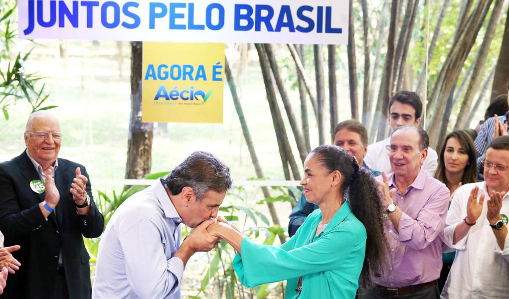 Candidato à Presidência da República pela Coligação Muda Brasil, Aécio Neves durante encontro com a ex-senadora Marina Silva. São Paulo, 17/10/2014 – Foto Marcos Fernandes (Foto: Giuliana Miranda) Candidato à Presidência da República pela Coligação Muda Brasil, Aécio Neves durante encontro com a ex-senadora Marina Silva. São Paulo, 17/10/2014 – Foto Marcos Fernandes