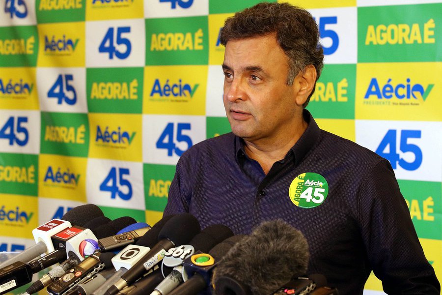 O candidato à Presidência da República pela Coligação Muda Brasil, Aécio Neves, fez declaração à imprensa, nesta sexta-feira (24/10), no Rio de Janeiro, sobre as denúncias publicadas na revista Veja.
Foto: Marcos Fernandes/Coligação Muda Brasil
(Foto: Aquiles Lins)
O candidato à Presidência da República pela Coligação Muda Brasil, Aécio Neves, fez declaração à imprensa, nesta sexta-feira (24/10), no Rio de Janeiro, sobre as denúncias publicadas na revista Veja.
Foto: Marcos Fernandes/Coligação Muda Brasil