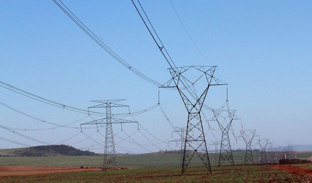 Torre de distribuição de energia elétrica de alta tensã (Foto: Lais Gouveia) Torre de distribuição de energia elétrica de alta tensã