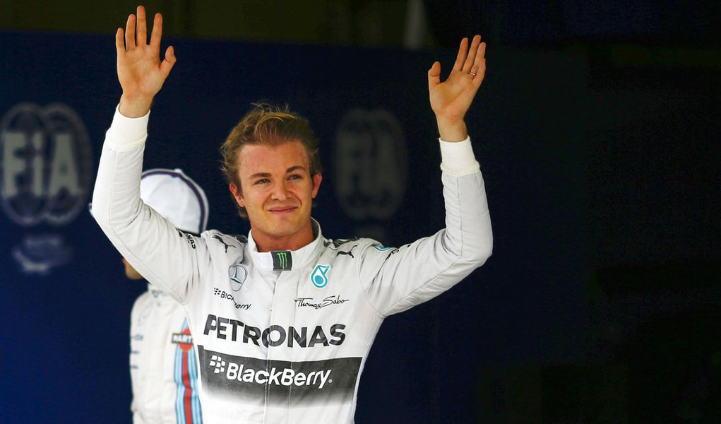 2014 Formula One Brazilian Grand Prix
Autódromo José Carlos Pace, São Paulo, Brazil. 6th - 9th November 2014. Nico Rosberg, Mercedes AMG, Portrait,
World Copyright: © Andrew Hone Photographer 2014.
Ref: _ONY9956 (Foto: Gisele Federicce) 2014 Formula One Brazilian Grand Prix
Autódromo José Carlos Pace, São Paulo, Brazil. 6th - 9th November 2014. Nico Rosberg, Mercedes AMG, Portrait,
World Copyright: © Andrew Hone Photographer 2014.
Ref: _ONY9956