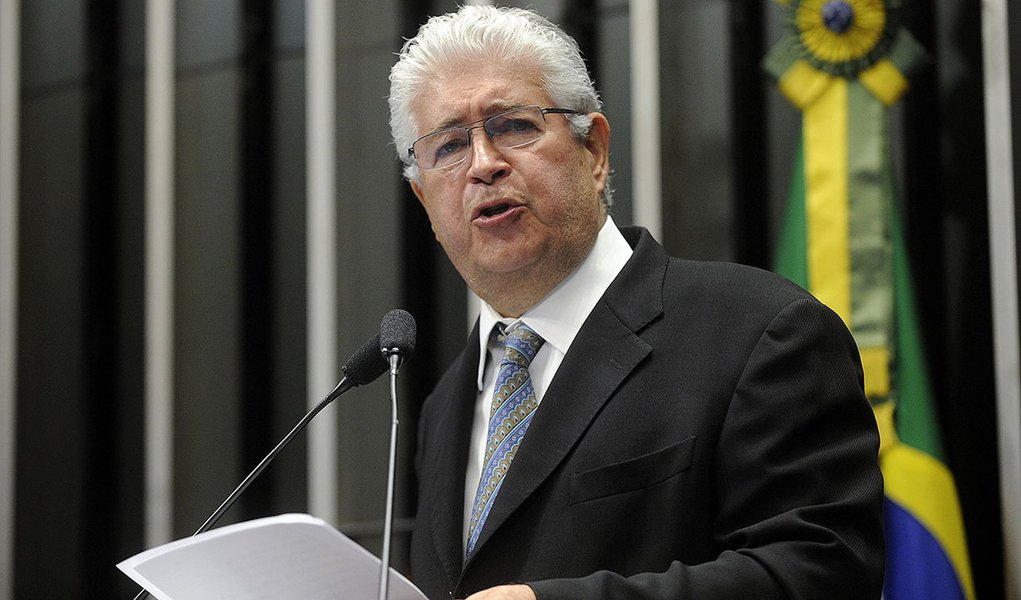 Plenário do Senado durante Sessão deliberativa ordinária.
Em discurso, senador Roberto Requião (PMDB-PR)
Foto: Moreira Mariz/Agência Senado
(Foto: Roberto Requião) www.brasil247.com - Plenário do Senado durante Sessão deliberativa ordinária.
Em discurso, senador Roberto Requião (PMDB-PR)
Foto: Moreira Mariz/Agência Senado