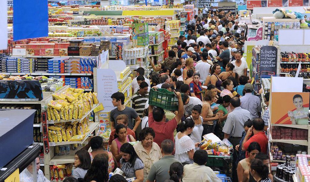 Hondurenhos lotaram supermercados durante suspensão do toque de recolher (Foto: Charles Nisz) Hondurenhos lotaram supermercados durante suspensão do toque de recolher