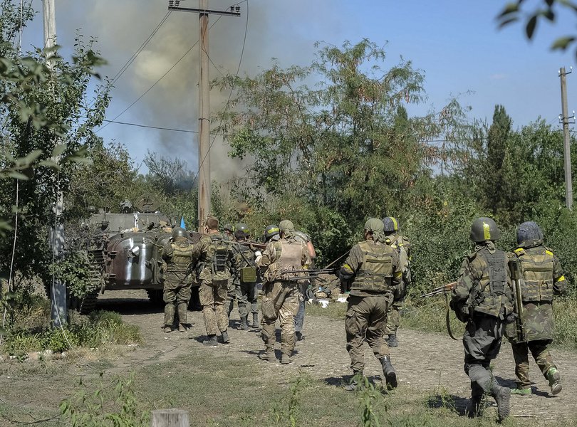 Militares ucranianos durante confronto com separatistas pró-Rússia em cidade do leste da Ucrânia. 26/08/2014 REUTERS/Maks Levin (Foto: Gisele Federicce) Militares ucranianos durante confronto com separatistas pró-Rússia em cidade do leste da Ucrânia. 26/08/2014 REUTERS/Maks Levin