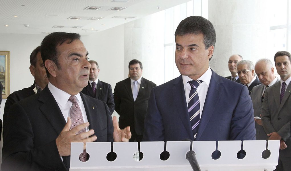 Governador Beto Richa e o presidente da Aliança Renault-Nissan, Carlos Ghosn, apresentam novos investimentos da Renault no Paraná.
Curitiba, 17/04/2014.
Foto: José Gomercindo/ANPr (Foto: Leonardo Lucena) Governador Beto Richa e o presidente da Aliança Renault-Nissan, Carlos Ghosn, apresentam novos investimentos da Renault no Paraná.
Curitiba, 17/04/2014.
Foto: José Gomercindo/ANPr