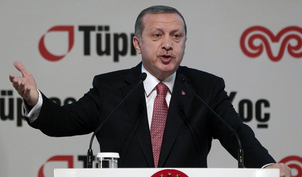 Presidente turco, Tayyip Erdogan, durante uma cerimônia de inauguração em uma refinaria nos arredores de Istambul. 15/12/2014. REUTERS/Osman Orsal (Foto: Leonardo Attuch) Presidente turco, Tayyip Erdogan, durante uma cerimônia de inauguração em uma refinaria nos arredores de Istambul. 15/12/2014. REUTERS/Osman Orsal