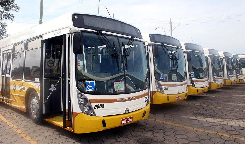 Porto Alegre - RS, 31.05.2008
Novos ônibus da Carris
Fotos: Ivo Gonçalves/PMPA
Fotos de Divulgação
Assessoria de Comunicação
Prefeitura de Porto Alegre (Foto: Leonardo Lucena) Porto Alegre - RS, 31.05.2008
Novos ônibus da Carris
Fotos: Ivo Gonçalves/PMPA
Fotos de Divulgação
Assessoria de Comunicação
Prefeitura de Porto Alegre