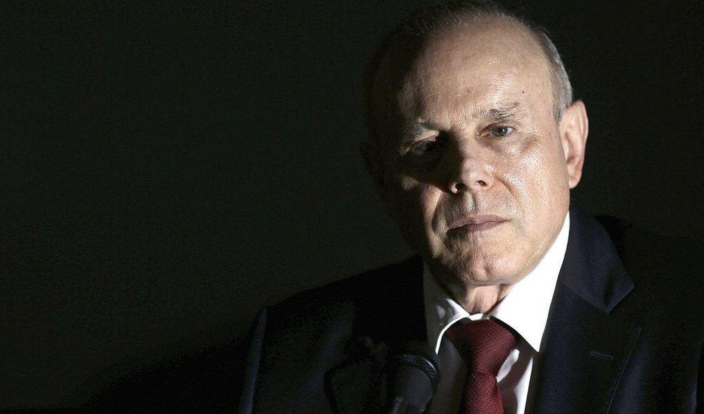 Brazil's Finance Minister Guido Mantega speaks during a news conference about the economy in Brasilia, February 27, 2014. The pace of Brazil's economic recovery in the fourth quarter of 2013 surprised the government and indicates a moderate rate of expan (Foto: Leonardo Attuch) Brazil's Finance Minister Guido Mantega speaks during a news conference about the economy in Brasilia, February 27, 2014. The pace of Brazil's economic recovery in the fourth quarter of 2013 surprised the government and indicates a moderate rate of expan
