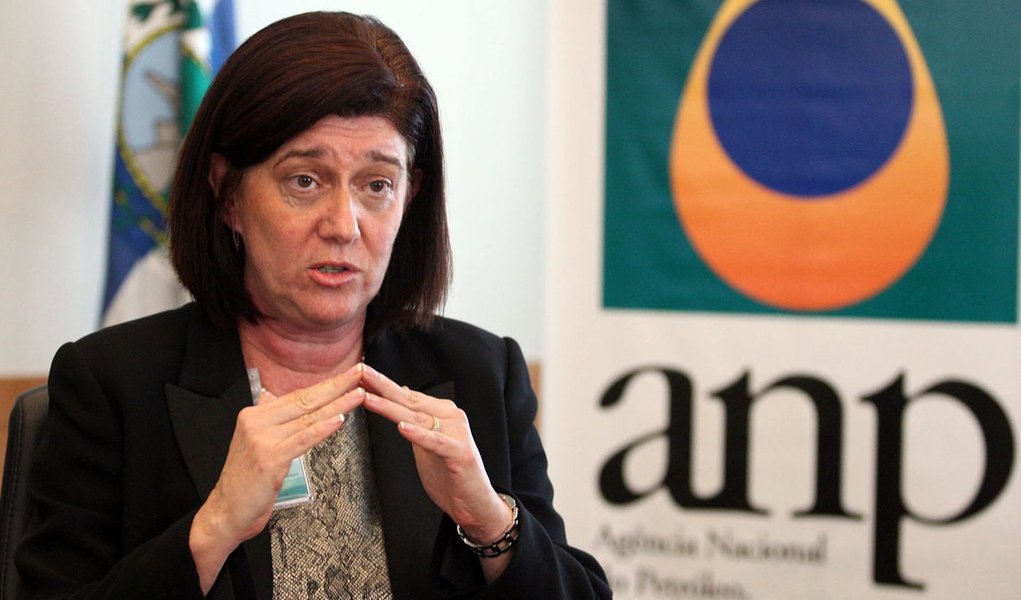 RJ - ANP/ENTREVISTA - ECONOMIA - A diretoria-geral da Agência Nacional do Petróleo (ANP), Magda Chambriard, em entrevista na sede da entidade, no centro do Rio de Janeiro, nesta terça- feira. 13/03/2012 - Foto: MARCOS DE PAULA/AGÊNCIA ESTADO/AE (Foto: Leonardo Attuch) RJ - ANP/ENTREVISTA - ECONOMIA - A diretoria-geral da Agência Nacional do Petróleo (ANP), Magda Chambriard, em entrevista na sede da entidade, no centro do Rio de Janeiro, nesta terça- feira. 13/03/2012 - Foto: MARCOS DE PAULA/AGÊNCIA ESTADO/AE