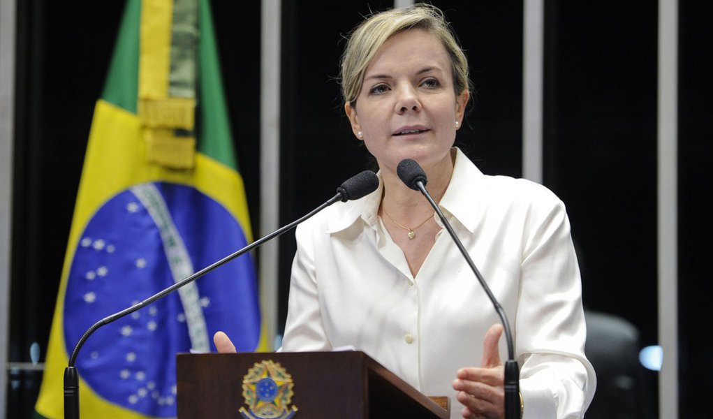 Senadora Gleisi Hoffmann (PT-PR) critica a análise que a oposição e a imprensa fazem da situação do sistema elétrico nacional num período crítico como o atual, em que o nível dos reservatórios está baixo (Foto: Leonardo Lucena) Senadora Gleisi Hoffmann (PT-PR) critica a análise que a oposição e a imprensa fazem da situação do sistema elétrico nacional num período crítico como o atual, em que o nível dos reservatórios está baixo