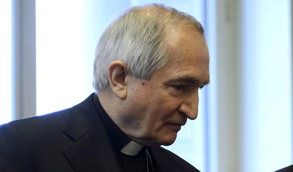 Vatican's UN Ambassador Monsignor Silvano Tomasi, left, speaks with Former Vatican Chief Prosecutor of Clerical Sexual Abuse Charles Scicluna, right, prior to the start of a questioning over clerical sexual abuse of children at the headquarters of the off (Foto: Gisele Federicce) www.brasil247.com - Vatican's UN Ambassador Monsignor Silvano Tomasi, left, speaks with Former Vatican Chief Prosecutor of Clerical Sexual Abuse Charles Scicluna, right, prior to the start of a questioning over clerical sexual abuse of children at the headquarters of the off