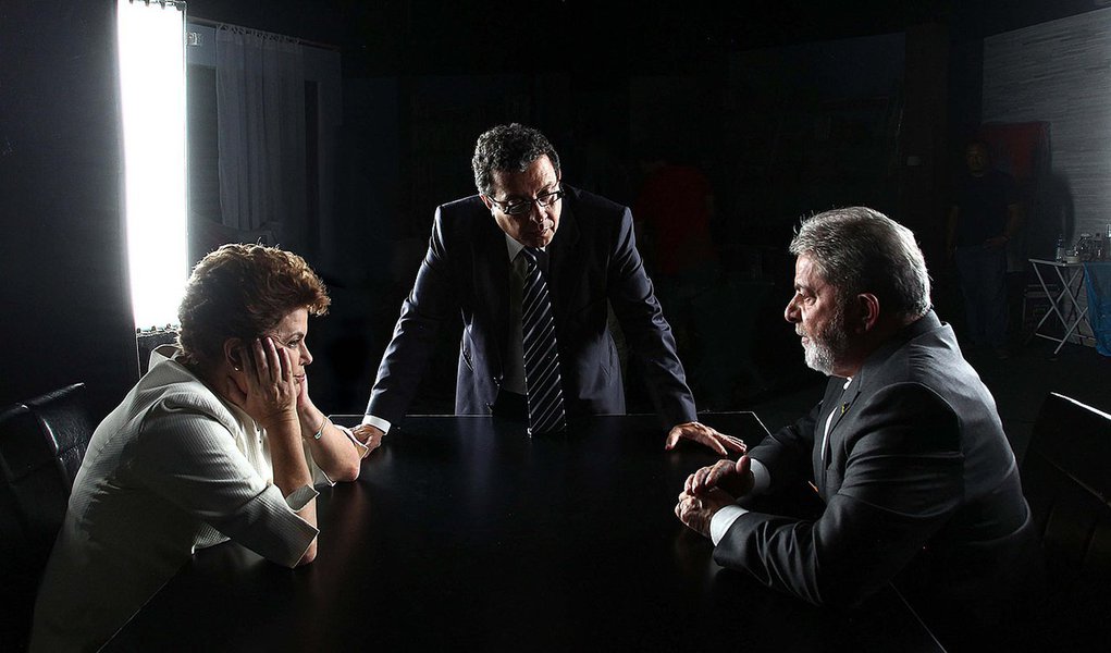 ORG XMIT: AGEN1012031638220983 ORG XMIT: 174001_1.tif EleiÁ„o Presidencial, 2010 - Segundo Turno: da esq. para a dir., a candidata do PT ‡ presidÍncia da Rep˙blica, Dilma Rousseff, o marqueteiro e jornalista Jo„o Santana, e o presidente Luiz In·cio Lula d (Foto: Roberta Namour) ORG XMIT: AGEN1012031638220983 ORG XMIT: 174001_1.tif EleiÁ„o Presidencial, 2010 - Segundo Turno: da esq. para a dir., a candidata do PT ‡ presidÍncia da Rep˙blica, Dilma Rousseff, o marqueteiro e jornalista Jo„o Santana, e o presidente Luiz In·cio Lula d