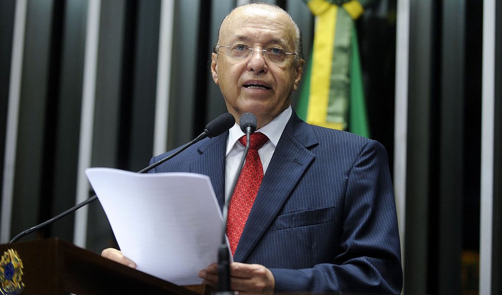 Senador Antonio Carlos Valadares (PSB-SE) volta a manifestar preocupação com a vazão do Rio São Francisco (Foto: Valter Lima) Senador Antonio Carlos Valadares (PSB-SE) volta a manifestar preocupação com a vazão do Rio São Francisco