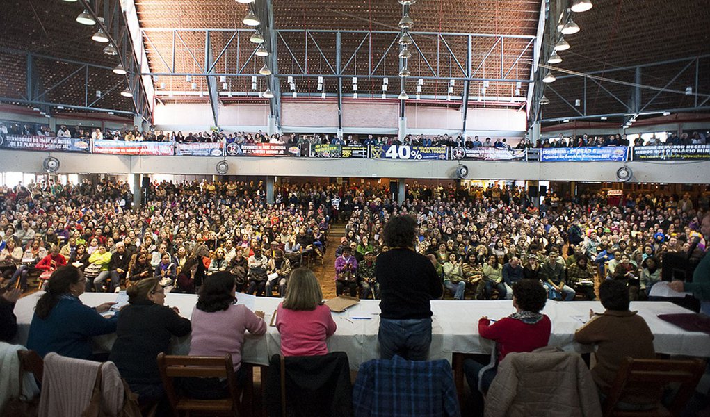 2014.05.29 - Porto Alegre/RS/Brasil - Assembleia dos Municipários. Simpa. Foto: Ramiro Furquim/Sul21.com.br (Foto: Leonardo Lucena) 2014.05.29 - Porto Alegre/RS/Brasil - Assembleia dos Municipários. Simpa. Foto: Ramiro Furquim/Sul21.com.br