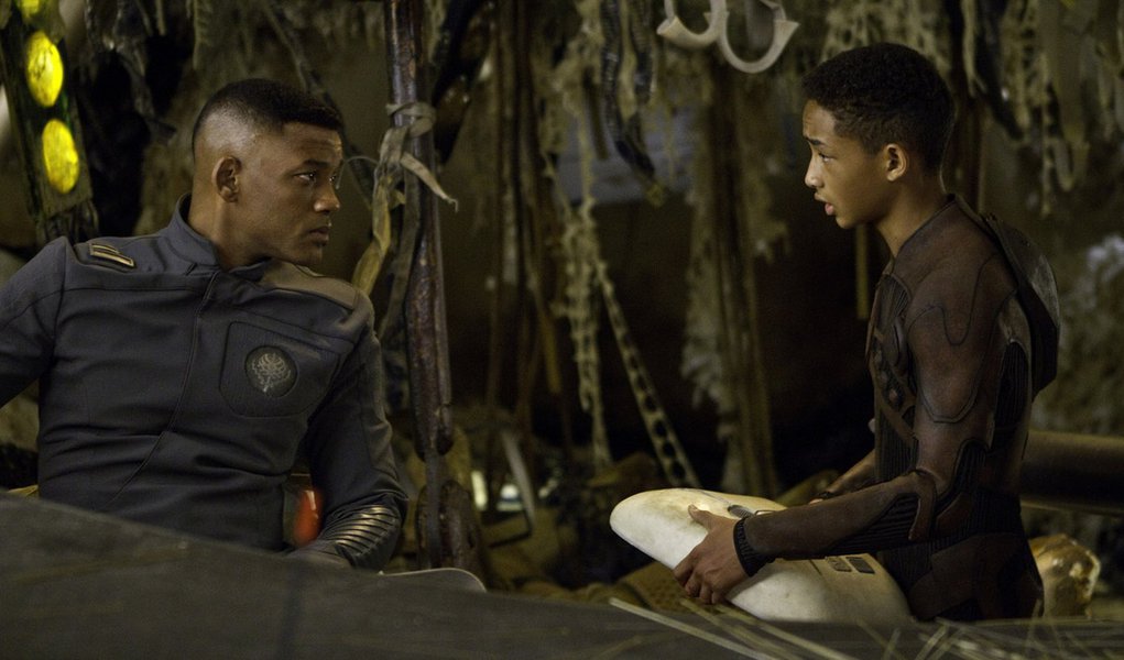 Will Smith, left, and Jaden Smith star in Columbia Pictures' "After Earth." (Foto: Gisele Federicce) Will Smith, left, and Jaden Smith star in Columbia Pictures' "After Earth."